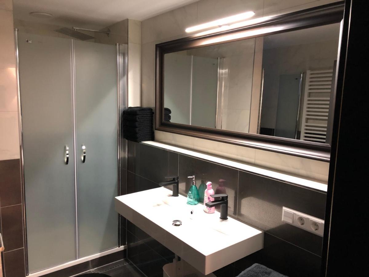Großzügige Wohnung in Messenähe, Feenzian UG Friedrichshafen Exterior foto
