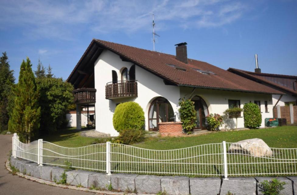Großzügige Wohnung in Messenähe, Feenzian UG Friedrichshafen Exterior foto